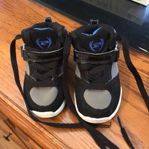 Phat Farm toddler boy sneakers size 5 EUC